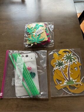 Amazon Tropical Palm Leaf and Gold Glitter Party Decorations - Green, Gold, Pink